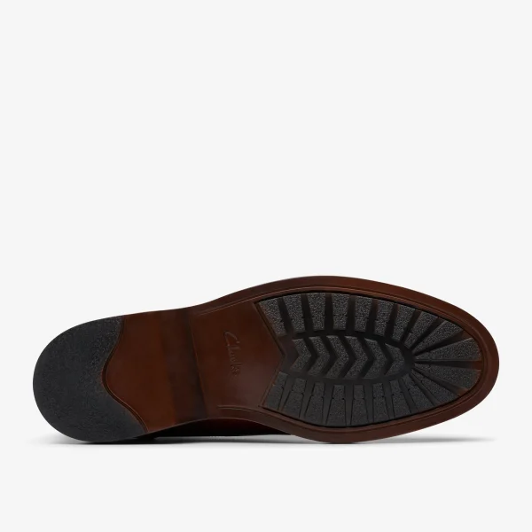 Clarks Aldwin Chukka< Boots | Dress Shoes