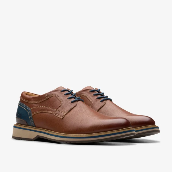 Clarks Monahan Plain< Casual Dress Shoes