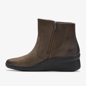 Clarks Suttyn Rae<Women Slip-Ons | Boots & Booties