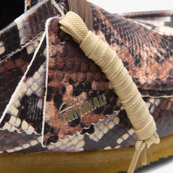 Clarks Wallabee< Wallabees